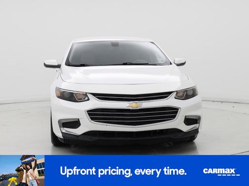 White 2018 Chevrolet Malibu LT