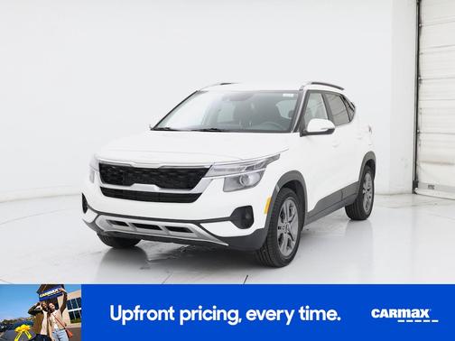 White 2023 Kia Seltos S