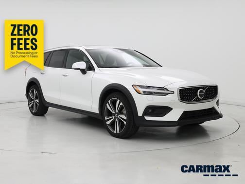 White 2025 Volvo V60 Cross Country B5 Plus