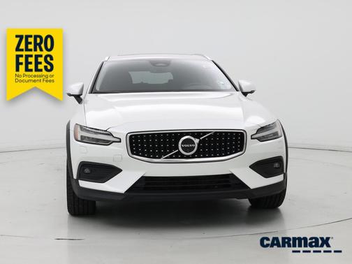 White 2025 Volvo V60 Cross Country B5 Plus