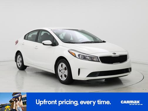 White 2018 Kia Forte LX
