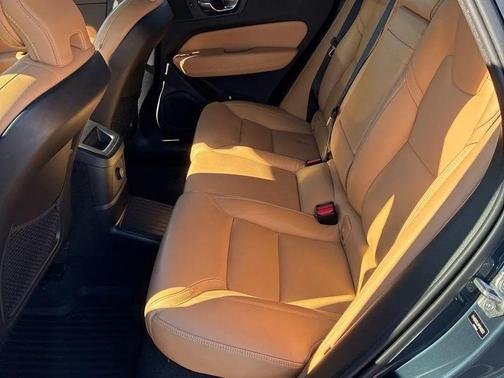 2021 Volvo XC60 Recharge Plug-In Hybrid T8 Inscription