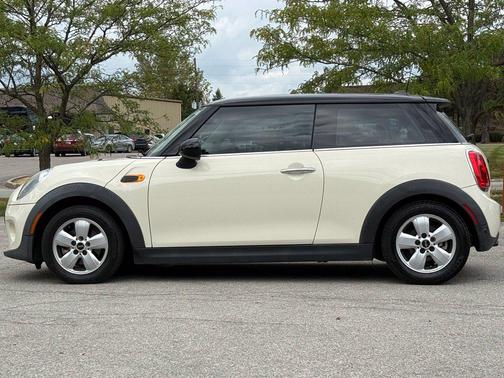 Pepper White 2018 MINI Hardtop Cooper