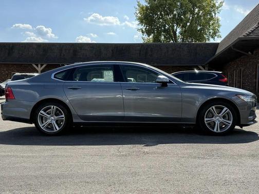 2018 Volvo S90 T5 Momentum