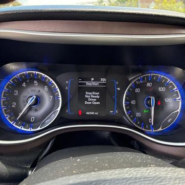 Brilliant Black Crystal Pearlcoat 2019 Chrysler Pacifica Touring L