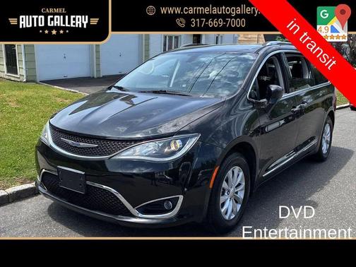 Brilliant Black Crystal Pearlcoat 2019 Chrysler Pacifica Touring L