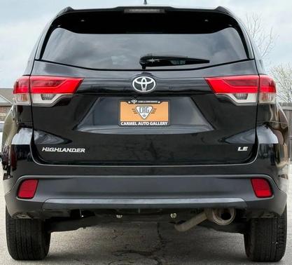 Midnight Black Metallic 2019 Toyota Highlander LE Plus