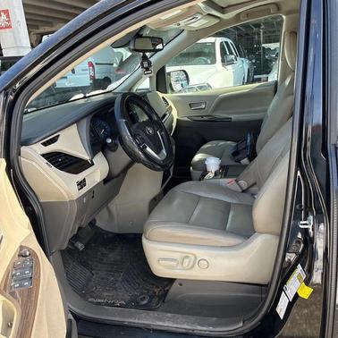 2020 Toyota Sienna XLE
