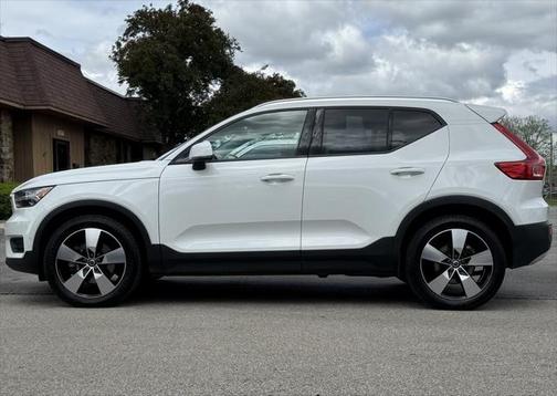 2019 Volvo XC40 T5 Momentum