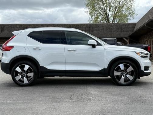 2019 Volvo XC40 T5 Momentum