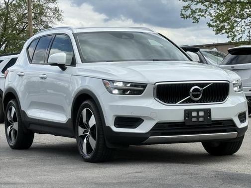 2019 Volvo XC40 T5 Momentum