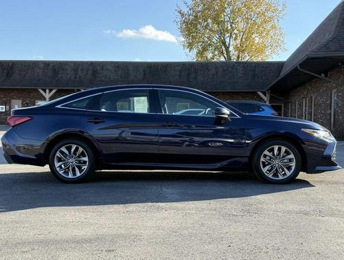 2022 Toyota Avalon XLE