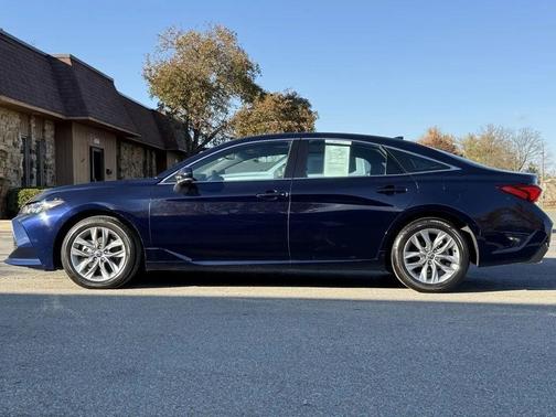 2022 Toyota Avalon XLE