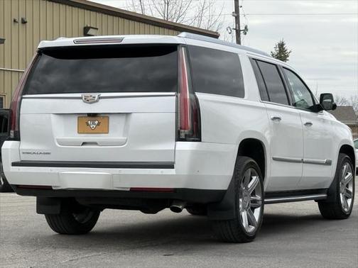 2018 Cadillac Escalade ESV Luxury