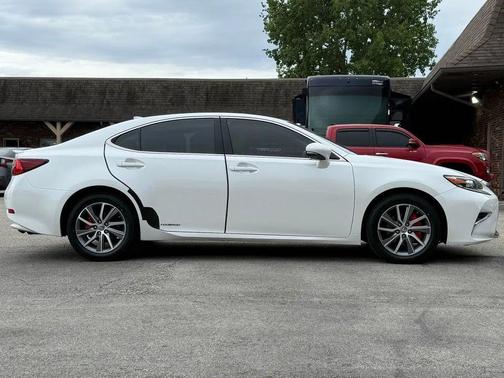 White Pearl 2017 Lexus ES 300h Base