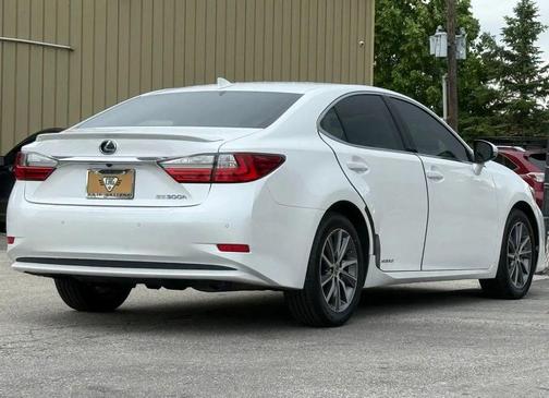 White Pearl 2017 Lexus ES 300h Base