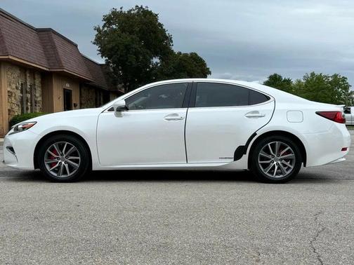 White Pearl 2017 Lexus ES 300h Base