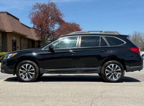 Crystal Black Silica 2017 Subaru Outback 2.5i Limited