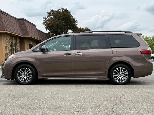 Walnut 2018 Toyota Sienna XLE Premium