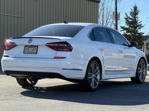 2019 Volkswagen Passat 2.0T R-Line