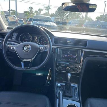 2019 Volkswagen Passat 2.0T R-Line