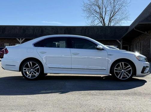 2019 Volkswagen Passat 2.0T R-Line