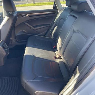 2019 Volkswagen Passat 2.0T R-Line