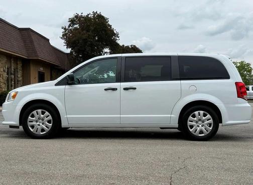 White Knuckle Clearcoat 2019 Dodge Grand Caravan SE