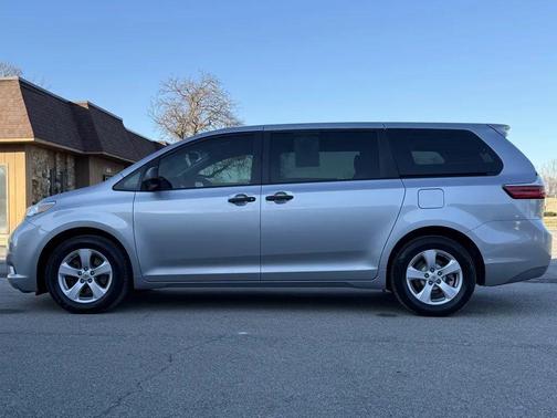 2017 Toyota Sienna SE