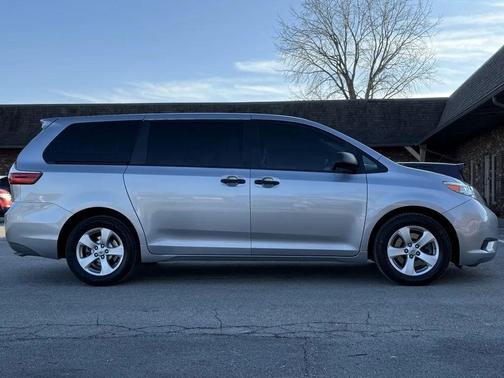 2017 Toyota Sienna SE