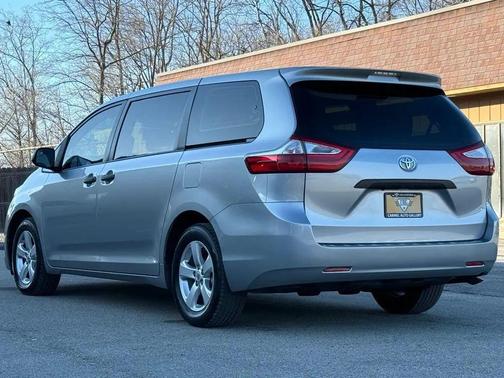 2017 Toyota Sienna SE