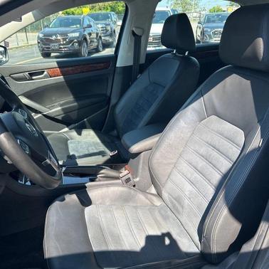 Platinum Gray Metallic 2013 Volkswagen Passat 3.6 SEL Premium