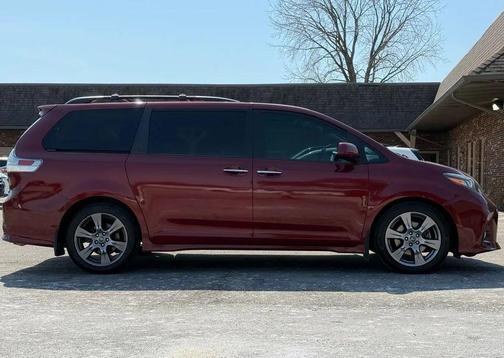Salsa Red Pearl 2019 Toyota Sienna SE