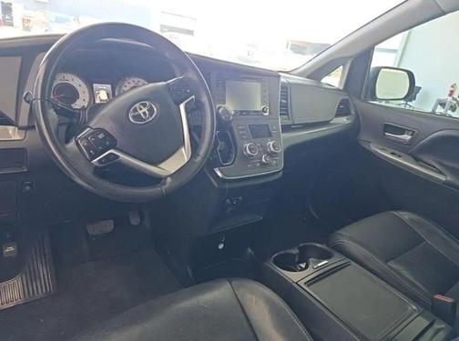 2019 Toyota Sienna SE