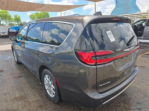 Crystal Metallic 2023 Chrysler Pacifica Touring L