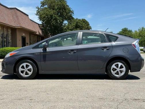 Winter Gray Metallic 2015 Toyota Prius Three