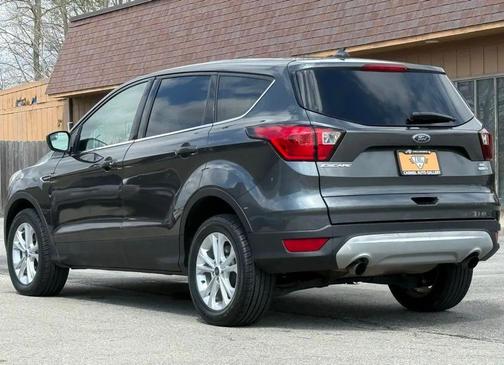 Magnetic Metallic 2019 Ford Escape SE