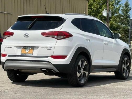 Dazzling White 2017 Hyundai TUCSON Sport