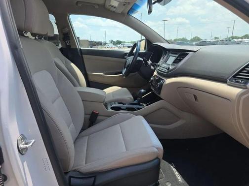 Dazzling White 2017 Hyundai TUCSON Sport