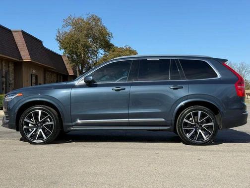 2023 Volvo XC90 B5 Plus