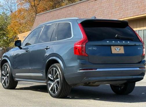 2023 Volvo XC90 B5 Plus