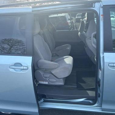 2017 Toyota Sienna LE