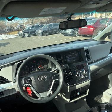 2017 Toyota Sienna LE