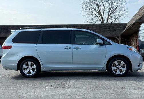 2017 Toyota Sienna LE