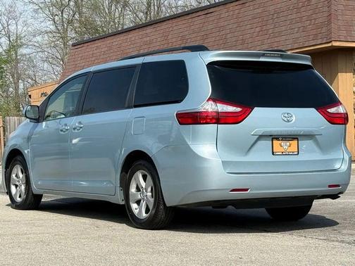 2017 Toyota Sienna LE