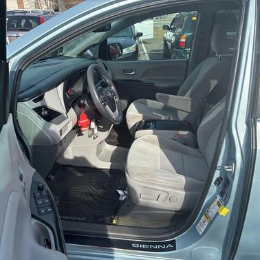 2017 Toyota Sienna LE