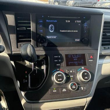 2017 Toyota Sienna LE