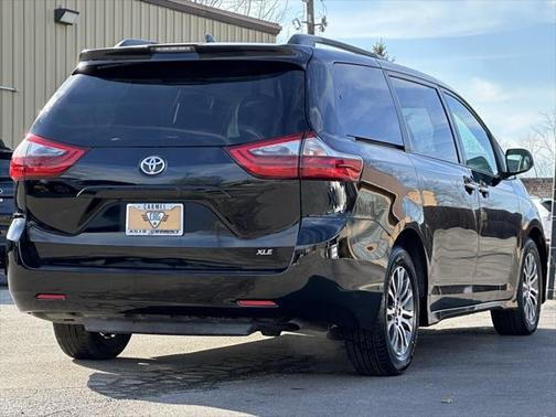 2020 Toyota Sienna XLE