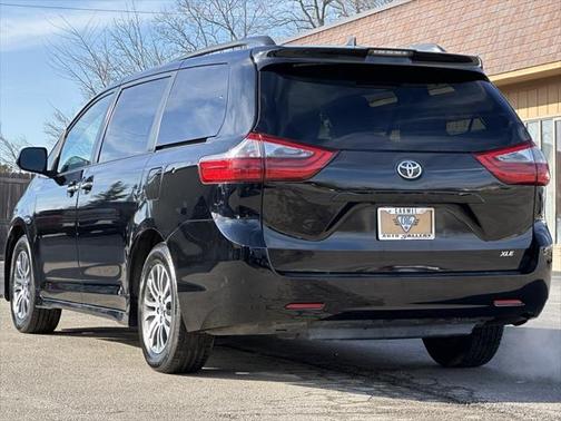 2020 Toyota Sienna XLE