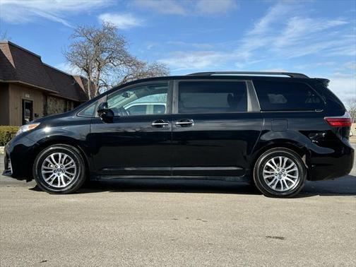 2020 Toyota Sienna XLE